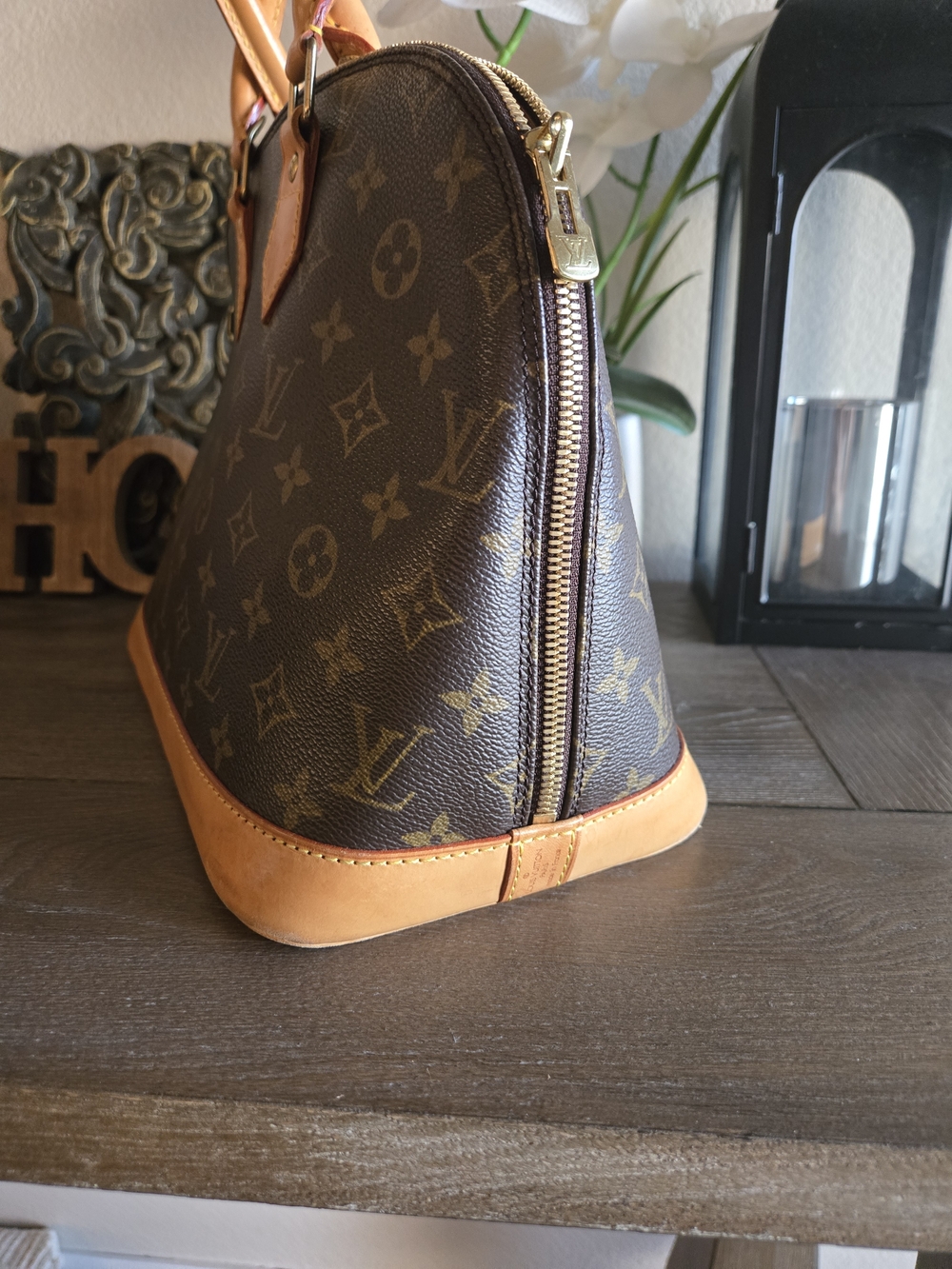 Authentic Louis Vuitton Monogram Alma Handbag in Brown/Tan - Picture 5 of 16